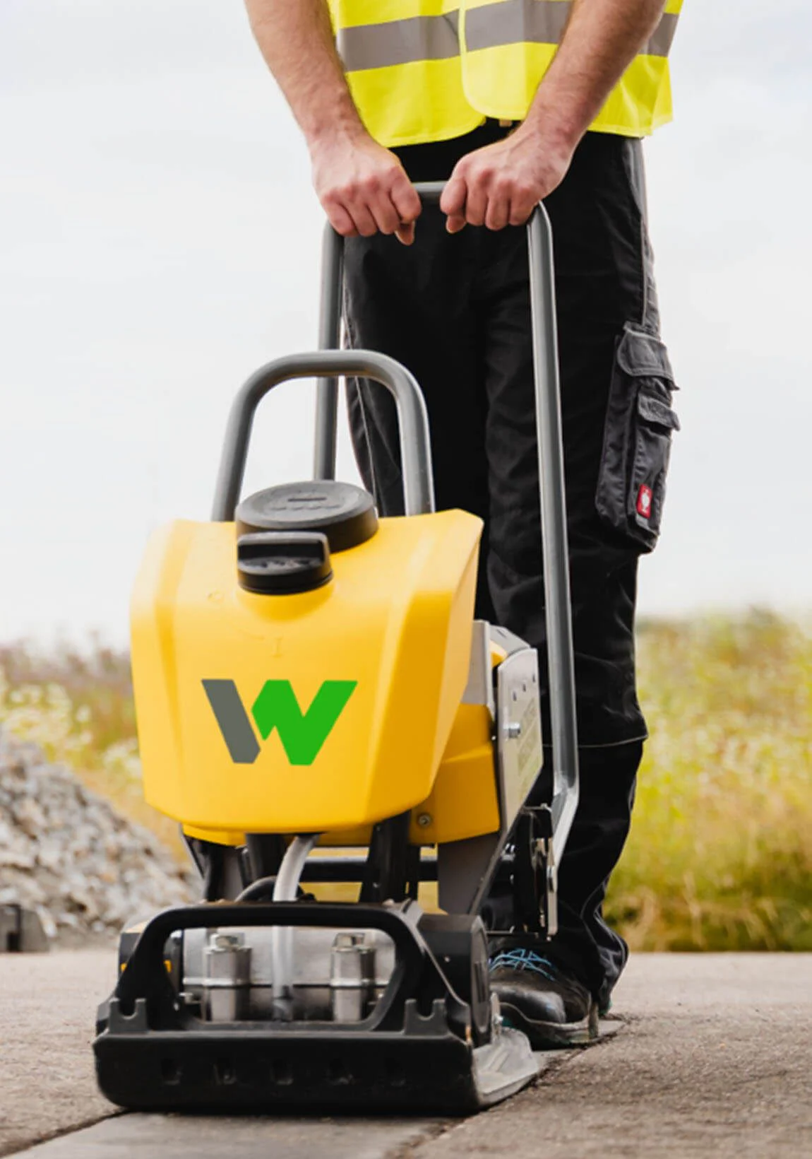 Bandeja vibradora a batería Wacker Neuson APS1340e alquiler Jardinería