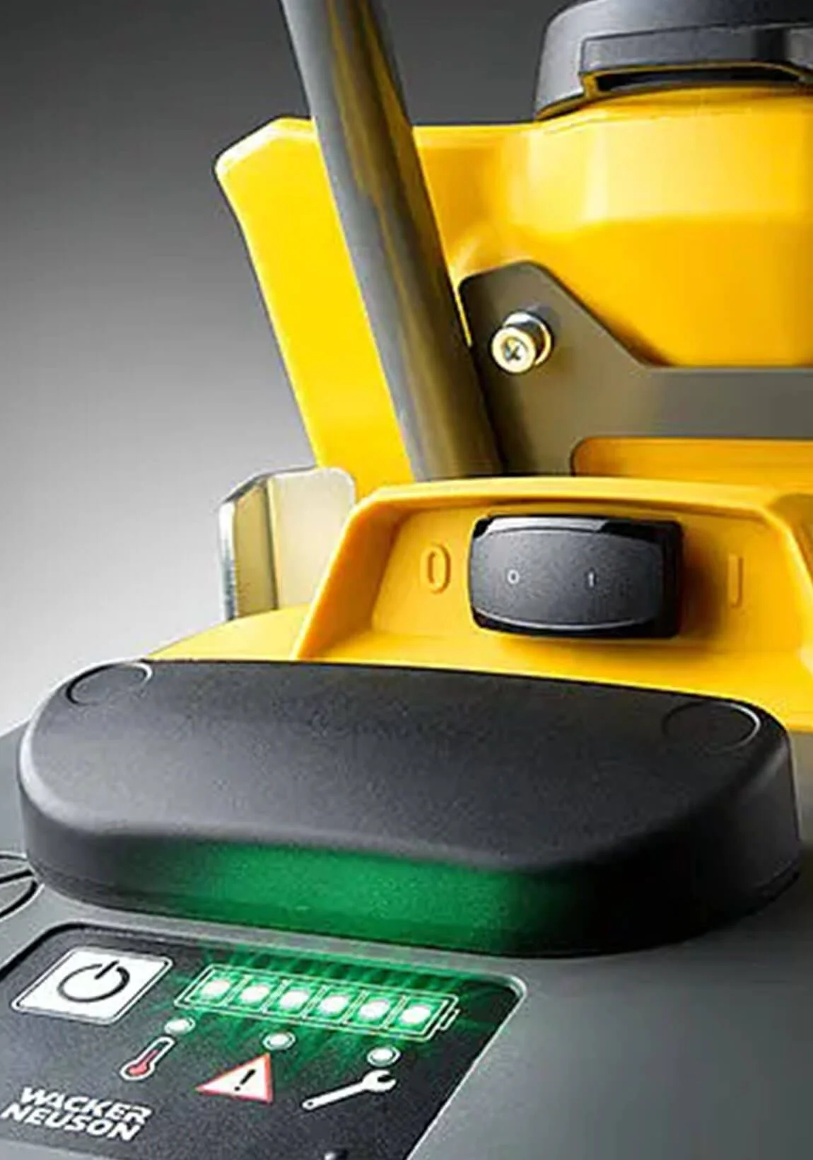 Alquiler Jardinería Bandeja vibradora a batería Wacker Neuson APS1340e