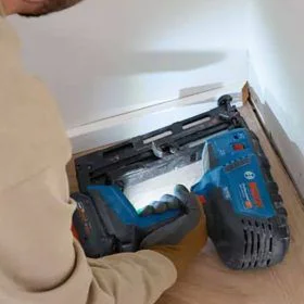 Alquiler online Clavadora para madera Bosch GNH 18V-64-2