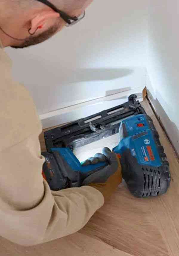 Alquiler online Clavadora para madera Bosch GNH 18V-64-2
