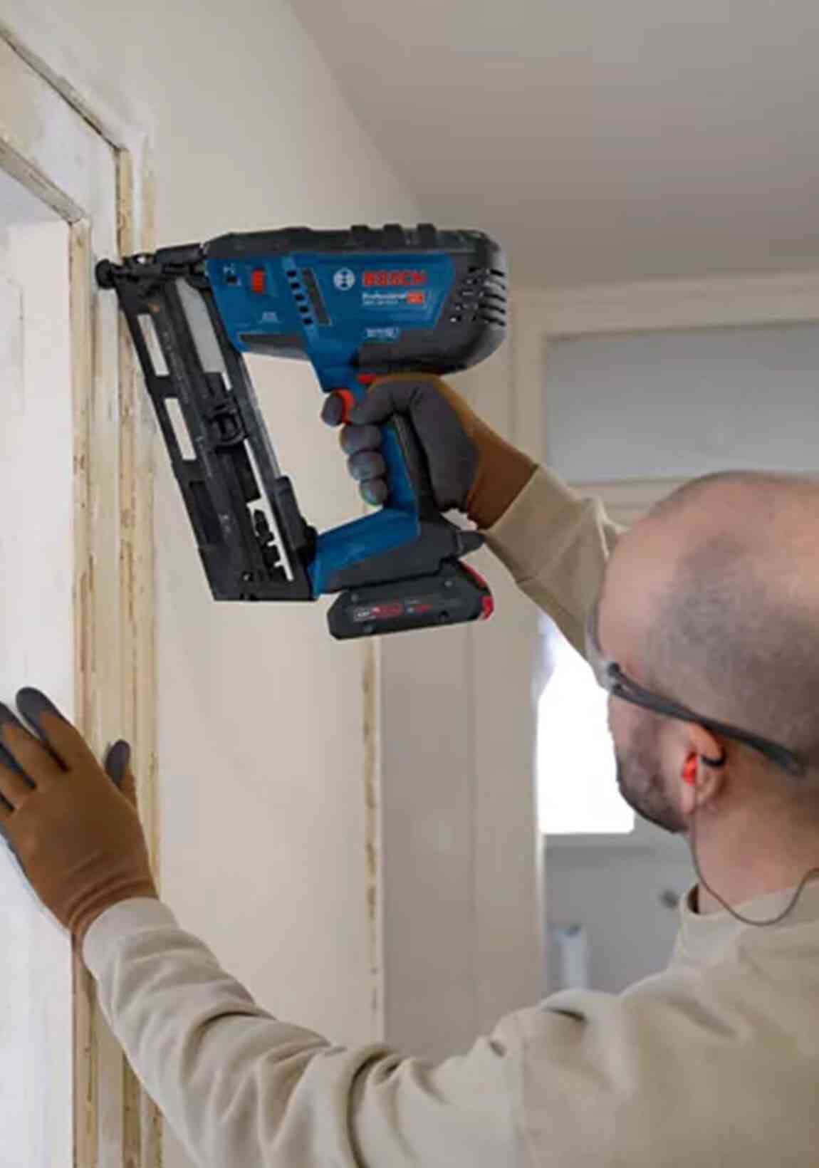 Clavadora para madera Bosch GNH 18V-64-2 alquiler online