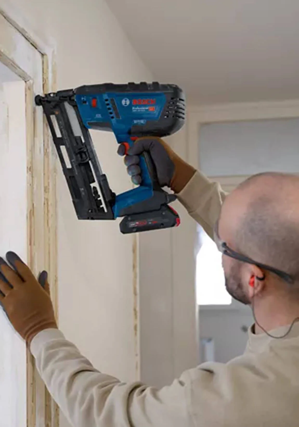 Clavadora para madera Bosch GNH 18V-64-2 alquiler online