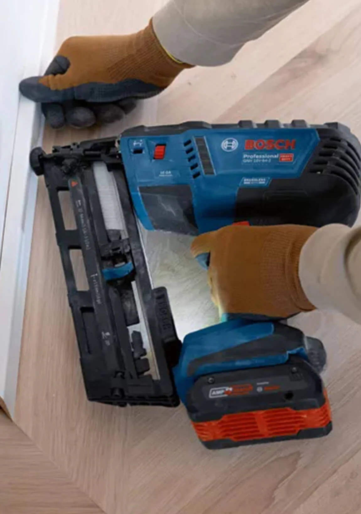 Clavadora para madera Bosch GNH 18V-64-2 alquiler online bricolaje y reformas