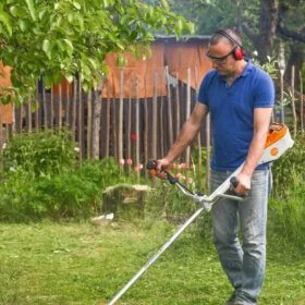 Alquiler online Desbrozadora de batería jardinería