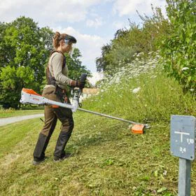 Alquiler online Desbrozadora de batería jardinería