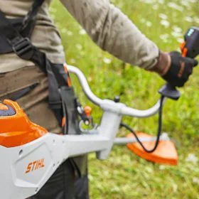 Desbrozadora de batería Stihl FSA 135 jardinería alquiler online