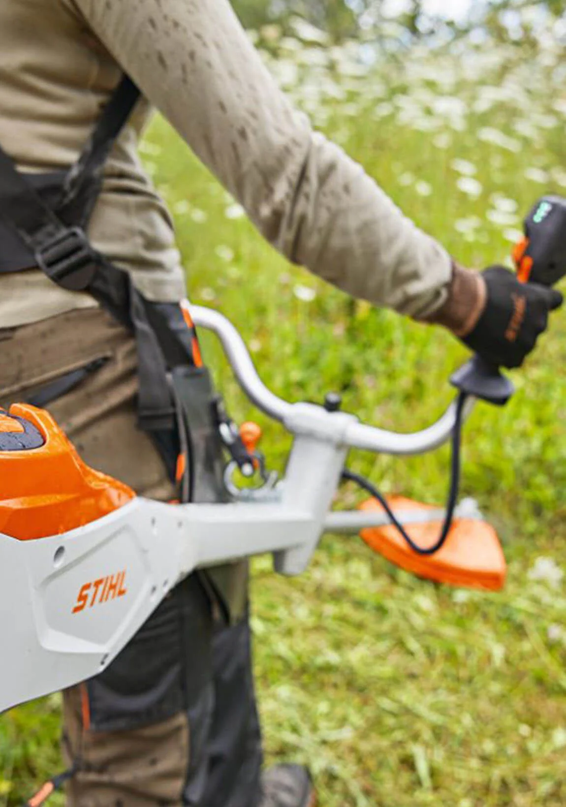 Desbrozadora de batería Stihl FSA 135 jardinería alquiler online