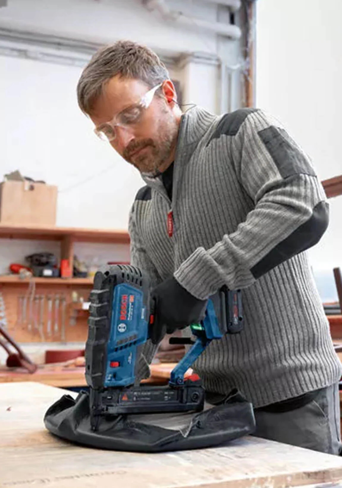 Alquiler de Grapadora para madera Bosch para trabajos de bricolaje