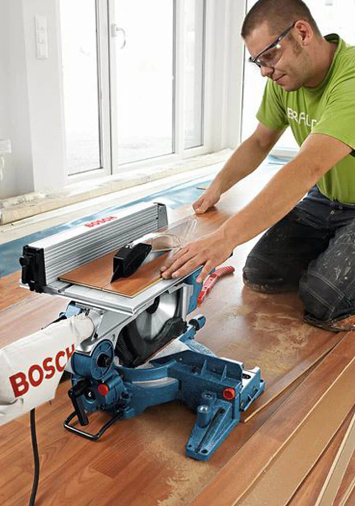 Alquiler de Ingletadora multifuncional eléctrica Bosch para particulares