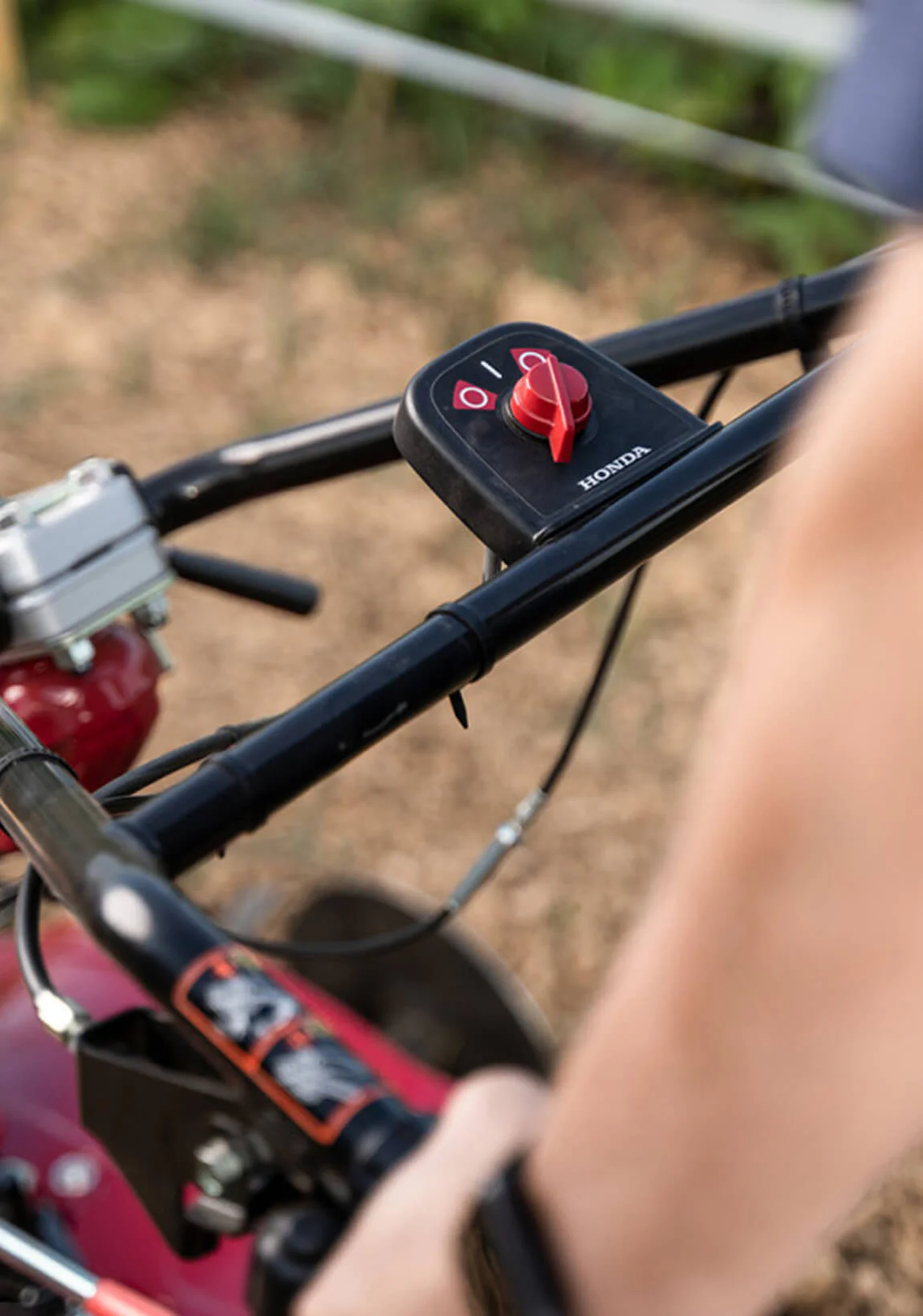 moto_motoazada_para_jardin_honda_fj500dlx_alquiler_smoh_jardineria_tierra_huerto_cultivar_preparar
