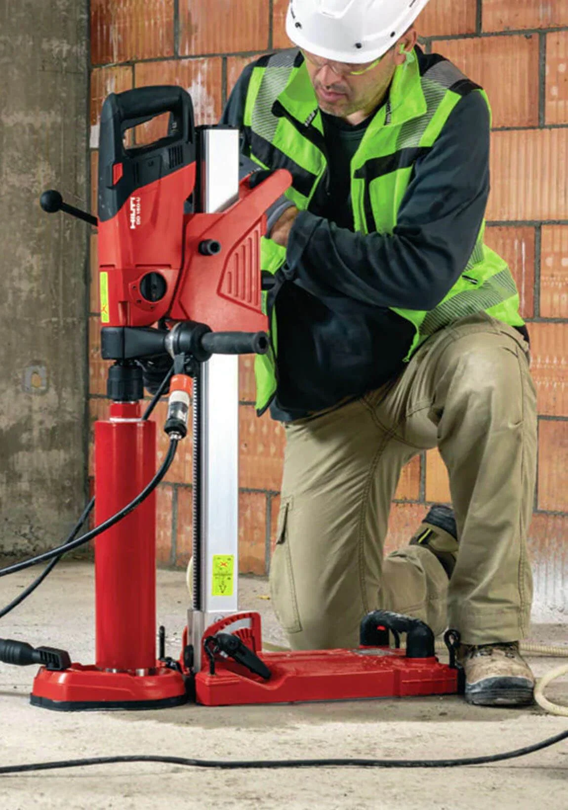 Alquiler de perforadora con corona portátil/manual Hilti DD150