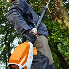 Alquiler para particulares de herramientas de jardinería de podadora en altura