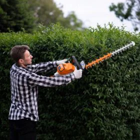 Alquiler de cortasetos a batería Stihl para particulares