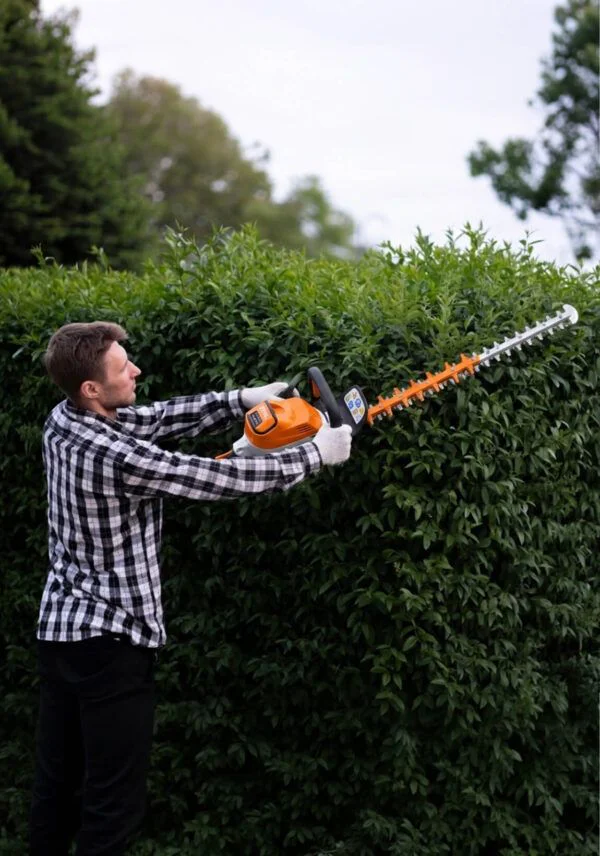 Alquiler de cortasetos a batería Stihl para particulares