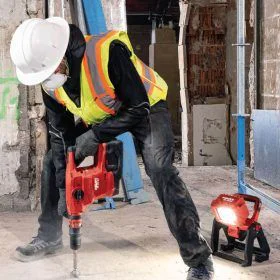 Alquiler para particulares de linterna led a batería HILTI