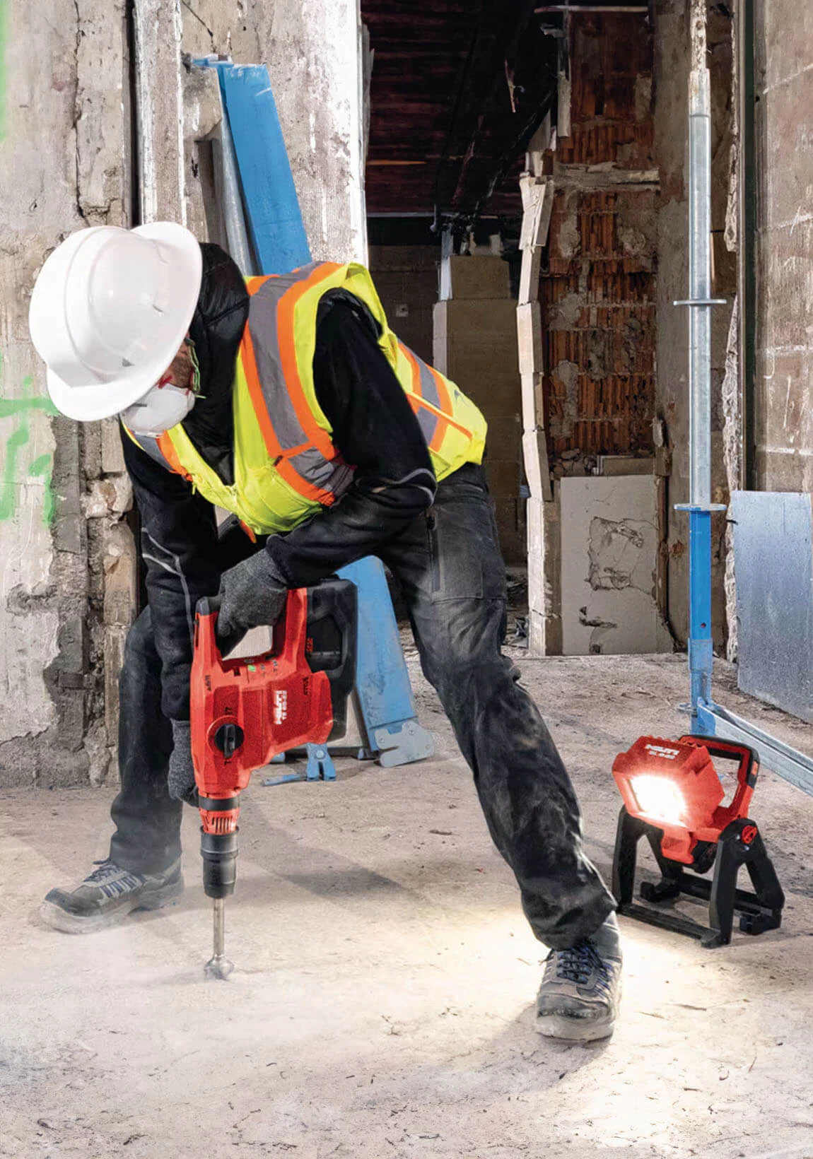 Alquiler para particulares de linterna led a batería HILTI
