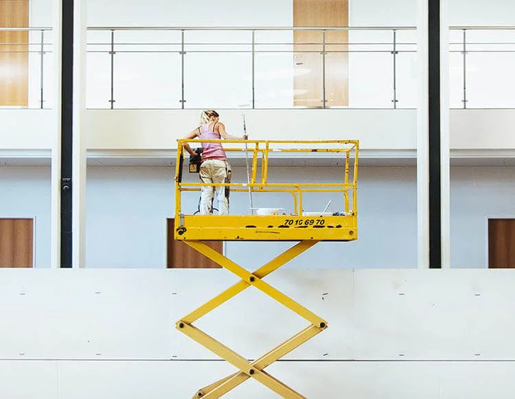 Alquiler de plataformas elevadoras para trabajos de construcción