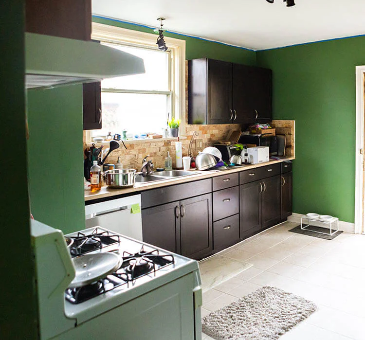 Empieza el año con casa nueva pintando los armarios de la cocina