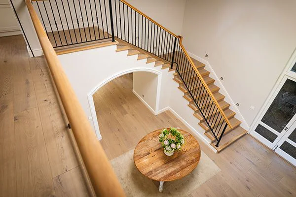 como construir una escalera de madera