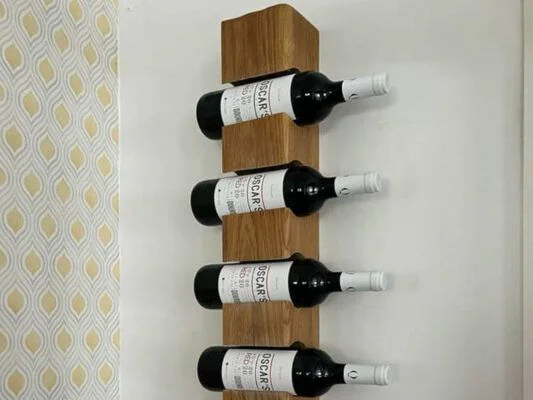 Botellero hecho a mano usando herramientas de alquiler
